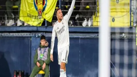 “速来体验AI雪人伙伴，共赴哈尔滨冰雪Citywalk欢乐之旅”