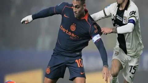 尼克斯激战篮网：10胜8负交锋，NBA精彩数据对决揭秘！